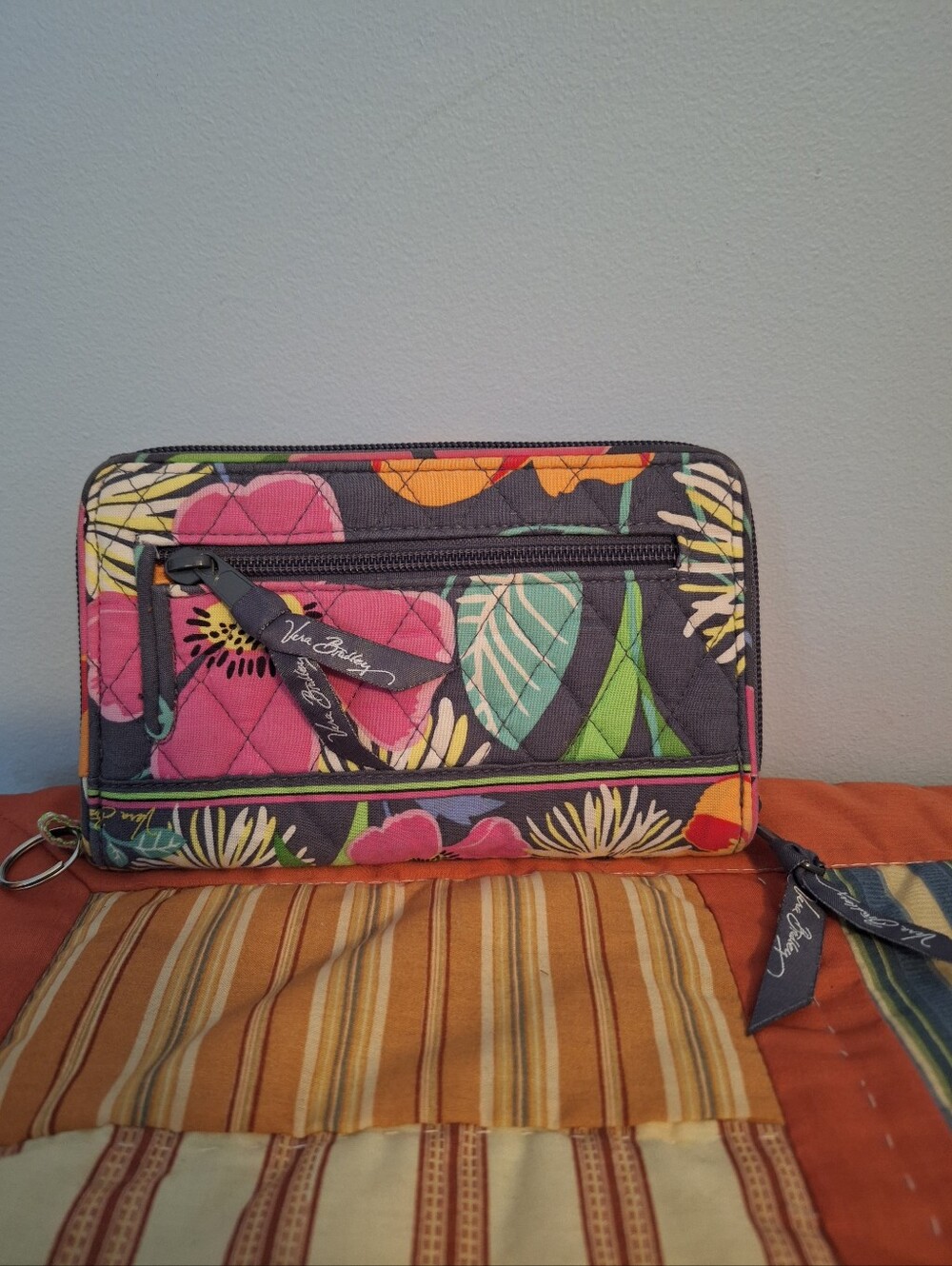 Vera Bradley Retired Jazzy Blooms Floral Turn Lock Wallet EUC - Picture 4 of 4